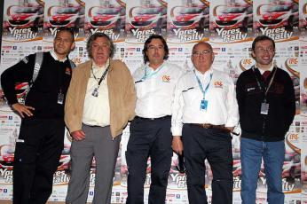 Manel Martínez entre Jean-Luc Thérier y Jean-Pierre Nicolàs, Ypres 2009 (Foto: Archivo Martínez)